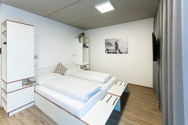 Barrierefreies Doppelzimmer mit Doppelbett